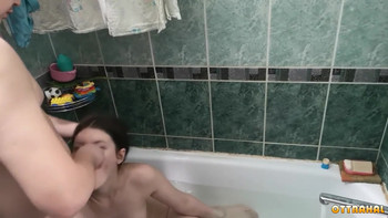 Сосалка из Саранска жёстко отсасывает в ванной