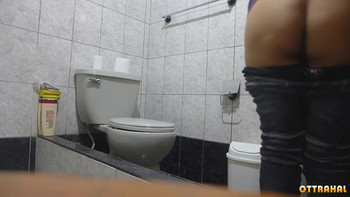 В туалете пацан пендюрит в жопу до спермы любовницу из Армении
