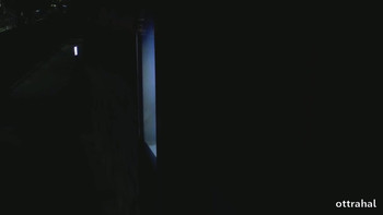 Лысый качок сношает красавицу в лифте. Скрытая съемка