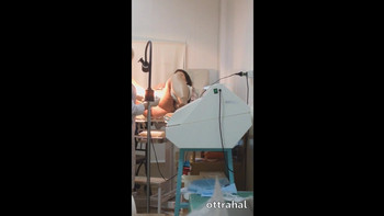Осмотр зрелой бабы у гинеколога скрытая камера